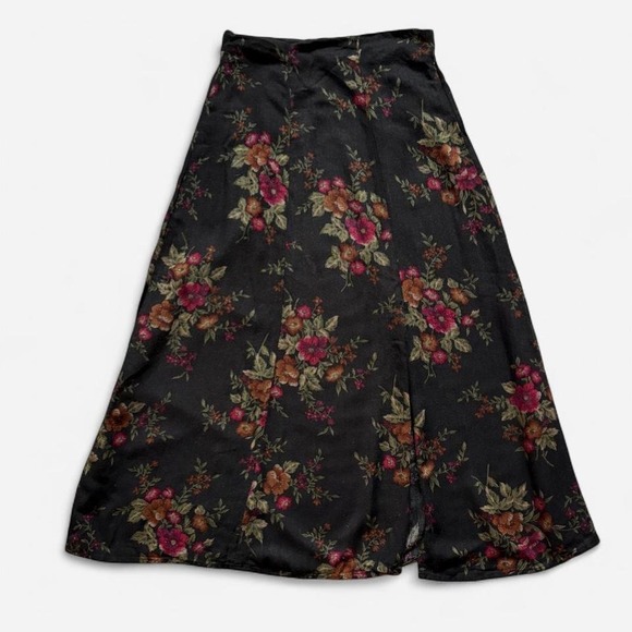 Dress Barn Dresses & Skirts - 90s black midi skirt floral dark grunge whimsigoth vintage tapestry women's L